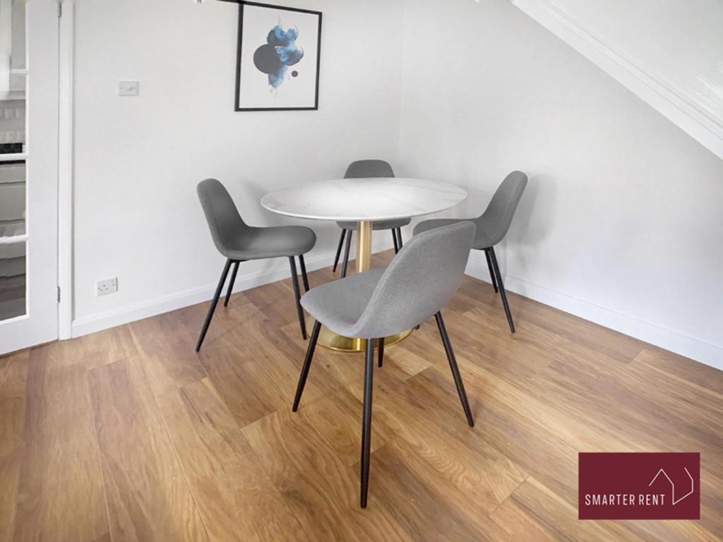 Guildford - 2 Bedroom House West Clandon Exterior photo